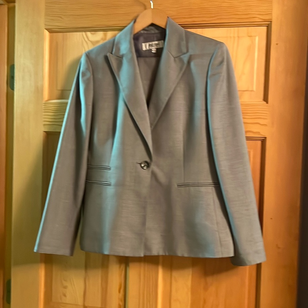 Jones Studio Suit with blazer and pants